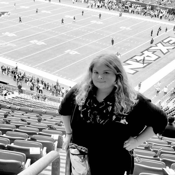 Meet your Posher, Meredith - Picture 1 of 4